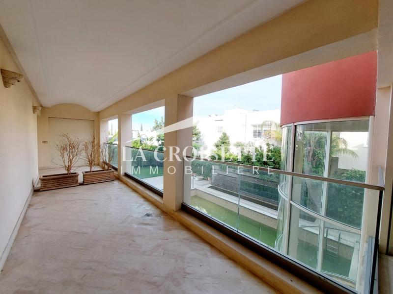 Villa S+6 avec piscine au Lac 2